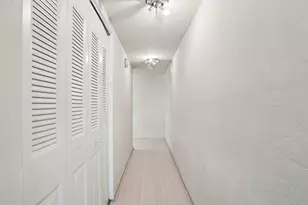 19232 NE 25th Ave, Miami, FL 33180 - Photo 29