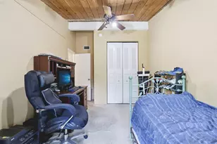 19232 NE 25th Ave, Miami, FL 33180 - Photo 35