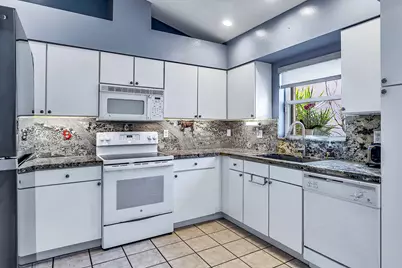 7519 Eagle Point Drive, Delray Beach, FL 33446 - Photo 9