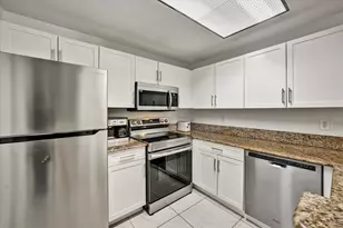 2803 Sarento Pl, Palm Beach Gardens, FL 33410 - Photo 9
