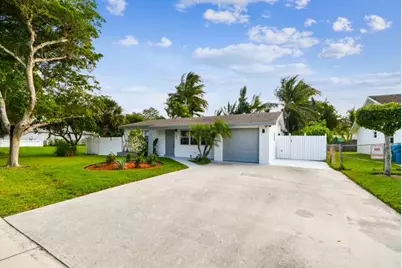 702 NE 10th Avenue, Boynton Beach, FL 33435 - Photo 3