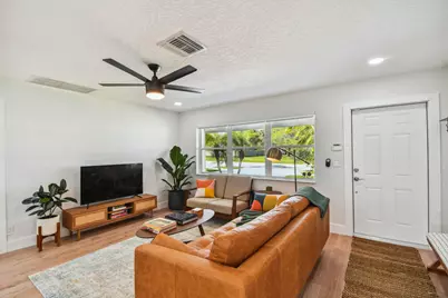 702 NE 10th Avenue, Boynton Beach, FL 33435 - Photo 5