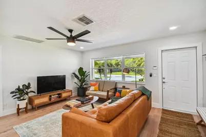 702 NE 10th Avenue, Boynton Beach, FL 33435 - Photo 5