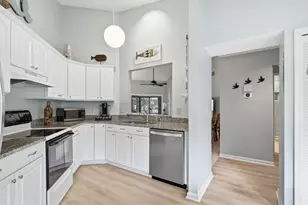 6100 SE Martinique Dr, Stuart, FL 34997 - Photo 13