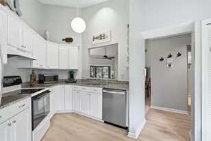 6100 SE Martinique Dr, Stuart, FL 34997 - Photo 15