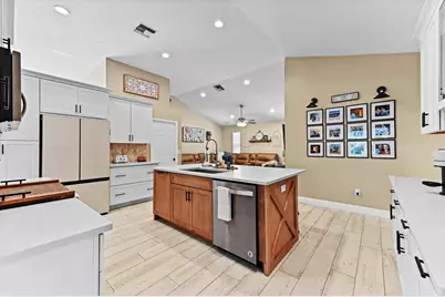 13661 Persimmon Boulevard, West Palm Beach, FL 33411 - Photo 9