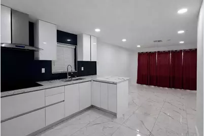 5823 Churchill Circle W, West Palm Beach, FL 33405 - Photo 9