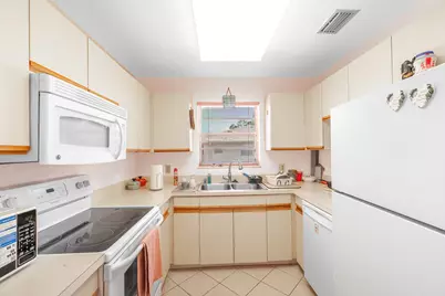 33 Lake Vista Trail #202, Port Saint Lucie, FL 34952 - Photo 9