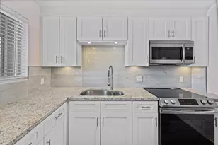 421 S Lakeside Dr, Lake Worth Beach, FL 33460 - Photo 9