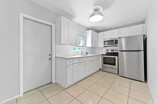 332 W Mango St, Lantana, FL 33462 - Photo 9