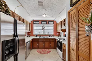 4543 SE Dryfus Ave, Stuart, FL 34997 - Photo 15