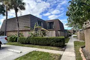 705 7th Ct, Palm Beach Gardens, FL 33410 - Photo 3