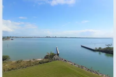 4 Harbour Isle Drive E #Ph-4, Fort Pierce, FL 34949 - Photo 1