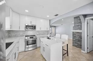 913 Bradley Ct, West Palm Beach, FL 33405 - Photo 13