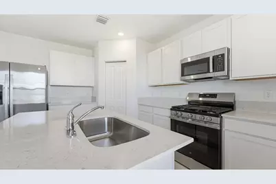 10761 NW Everbreeze Drive, Port Saint Lucie, FL 34987 - Photo 3