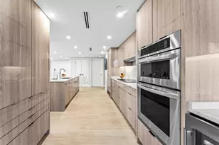 2427 Presidential Way, West Palm Beach, FL 33401 - Photo 9