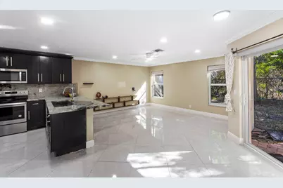 6384 Adriatic Way, West Palm Beach, FL 33413 - Photo 11