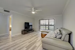 7076 Huntington Ln, Delray Beach, FL 33446 - Photo 9