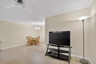2070 Newport Q, Deerfield Beach, FL 33442 - Photo 11