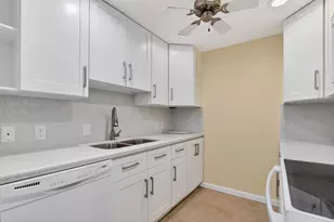 2070 Newport Q, Deerfield Beach, FL 33442 - Photo 3