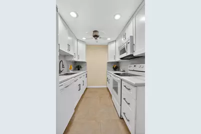 2070 Newport Q, Deerfield Beach, FL 33442 - Photo 11