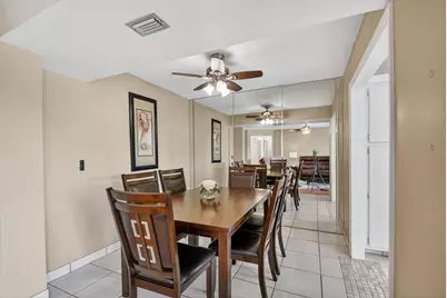 3871 Via Poinciana #404, Lake Worth, FL 33467 - Photo 9