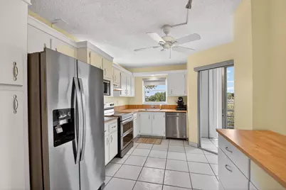 3871 Via Poinciana #404, Lake Worth, FL 33467 - Photo 11