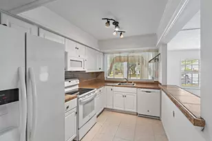 5570 Tamberlane Cir, Palm Beach Gardens, FL 33418 - Photo 11