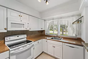 5570 Tamberlane Cir, Palm Beach Gardens, FL 33418 - Photo 13