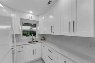 960 Crystal Lake Dr, Pompano Beach, FL 33064 - Photo 5