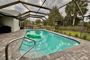 325 Knotty Wood Ln, Wellington, FL 33414 - Photo 11