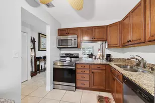 136 Lake Rebecca Dr, West Palm Beach, FL 33411 - Photo 7