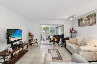 136 Lake Rebecca Drive, West Palm Beach, FL 33411 - Photo 5