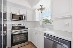 2929 SE Ocean Blvd, Stuart, FL 34996 - Photo 9