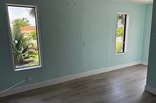 907 SE Lake St, Stuart, FL 34994 - Photo 5