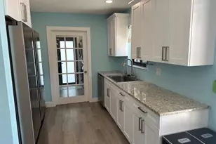 907 SE Lake St, Stuart, FL 34994 - Photo 13