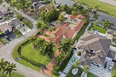 7445 N Augusta Drive, Hialeah, FL 33015 - Photo 43