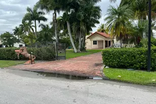 7445 N Augusta Dr, Hialeah, FL 33015 - Photo 3