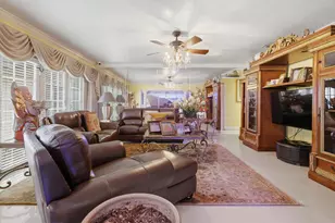 7445 N Augusta Dr, Hialeah, FL 33015 - Photo 23