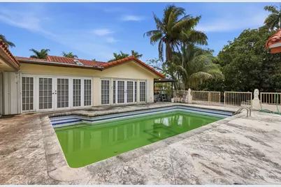 7445 N Augusta Drive, Hialeah, FL 33015 - Photo 11