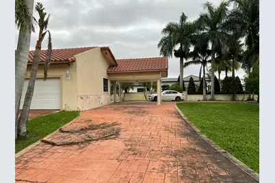 7445 N Augusta Drive, Hialeah, FL 33015 - Photo 5