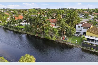7445 N Augusta Drive, Hialeah, FL 33015 - Photo 49