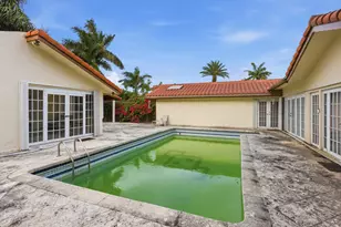 7445 N Augusta Dr, Hialeah, FL 33015 - Photo 9