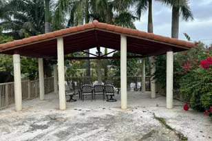 7445 N Augusta Dr, Hialeah, FL 33015 - Photo 15