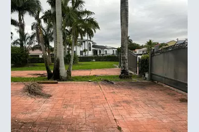 7445 N Augusta Drive, Hialeah, FL 33015 - Photo 7