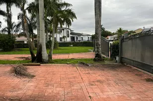 7445 N Augusta Dr, Hialeah, FL 33015 - Photo 7