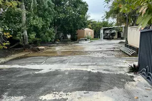 7445 N Augusta Dr, Hialeah, FL 33015 - Photo 9