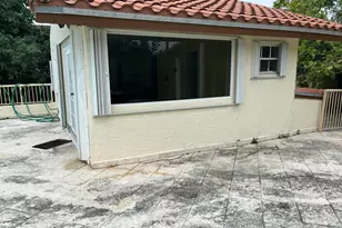 7445 N Augusta Dr, Hialeah, FL 33015 - Photo 11