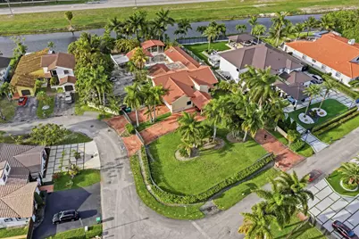 7445 N Augusta Drive, Hialeah, FL 33015 - Photo 37