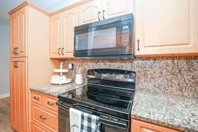 16616 NW 72nd Court, Miami Lakes, FL 33014 - Photo 17